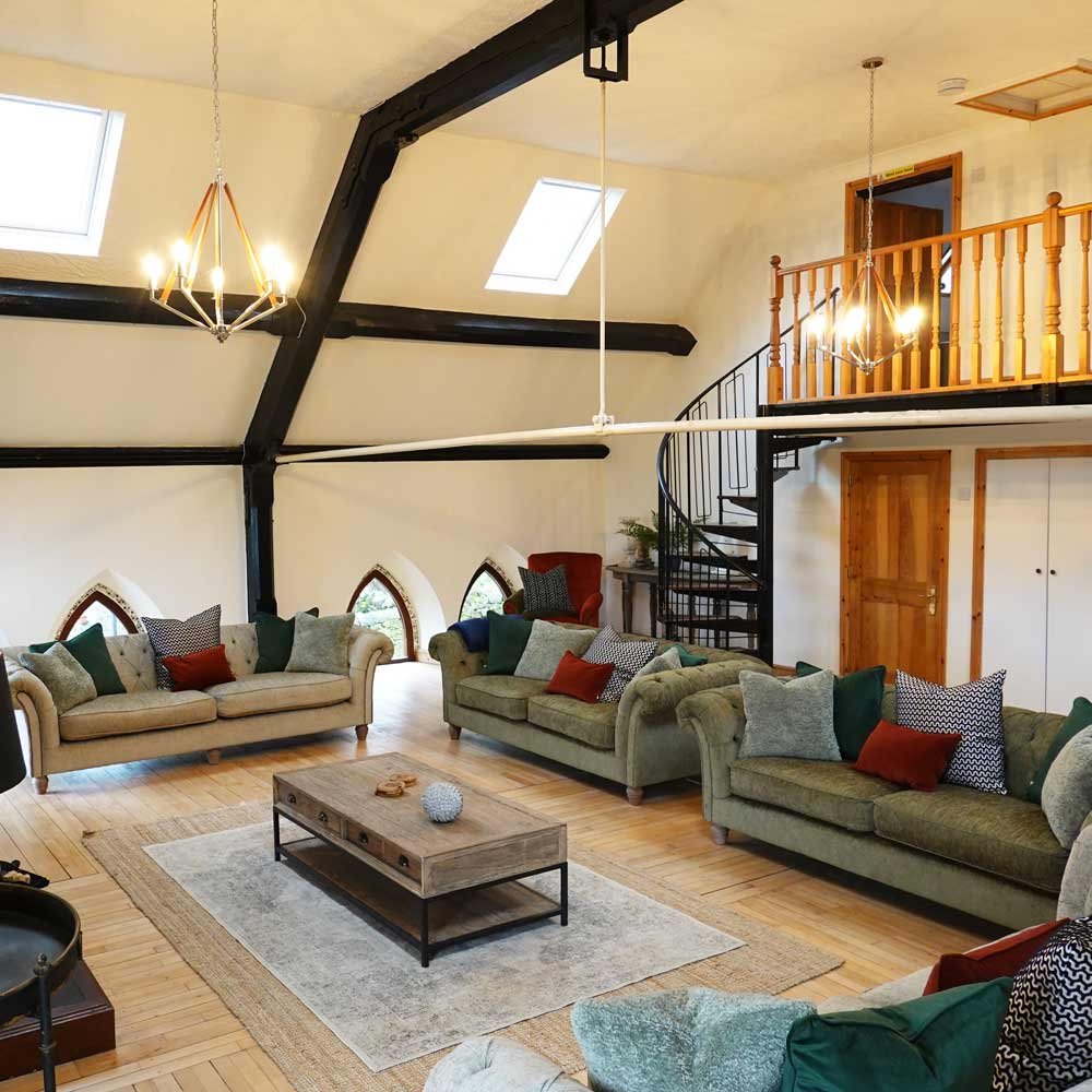 A six double bedroom, newly refurbished, holiday let. 
Superb spacious accommodation, situated in a prime location.With ensuites to all bedrooms, a massive kitchen/dining area, full wi-fi and extensive parking.