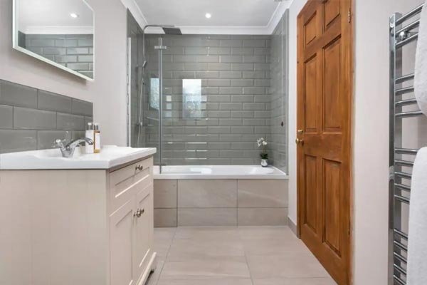 Bedroom 1 en suite