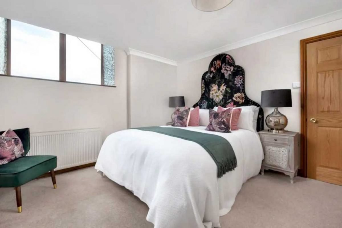 Bedroom 2 kingsize