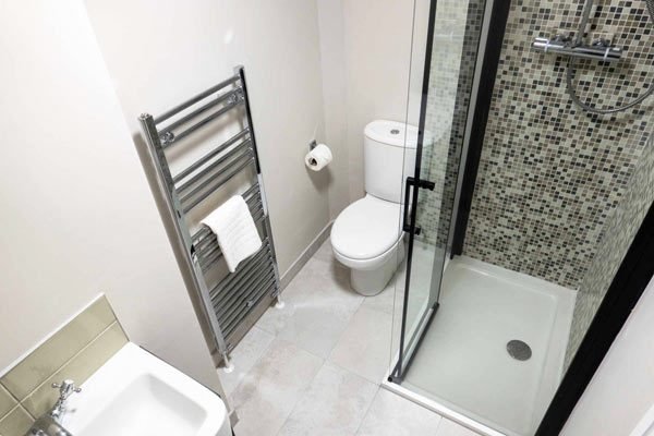 Bedroom 5 en suite