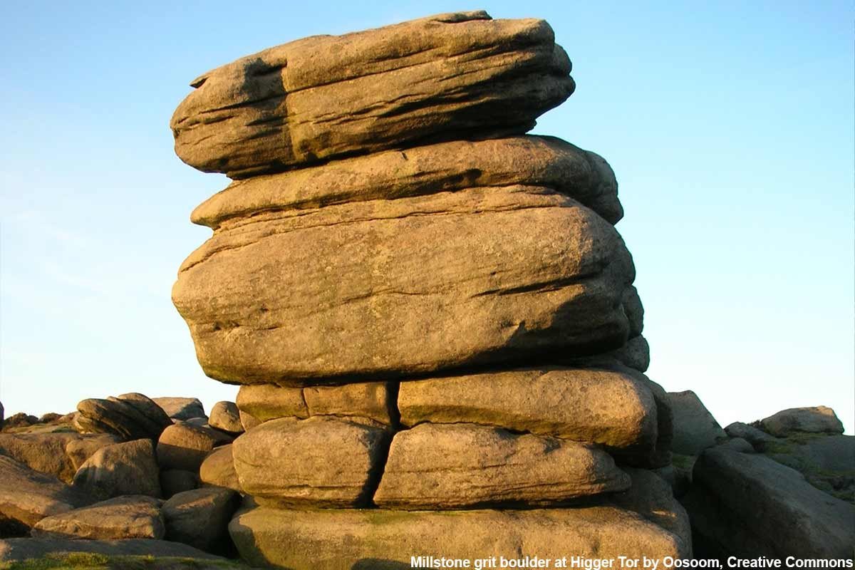 Millstone grit boulder at Higger Tor, by Oosoom